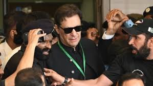 ملک میں دو قانون نہیں چل سکتے، لگ رہا ہے ملک ٹوٹ رہا ہے، عمران خان