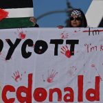 میکڈونلڈ مسلمان ممالک کے بائیکاٹ سے پریشان، اسرائیلی کمپنی سے کنارہ کشی کا فیصلہ