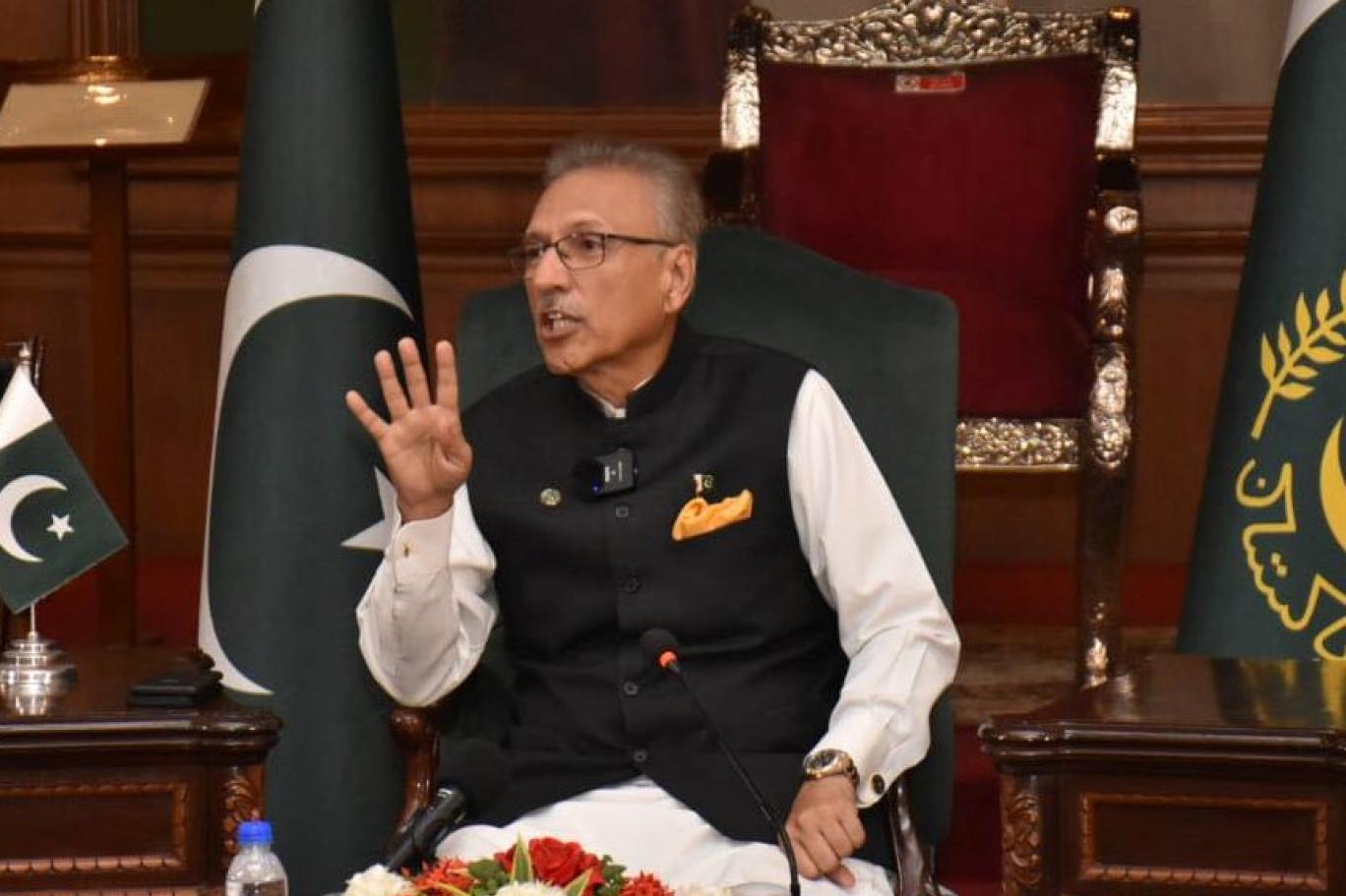 پاکستانیو بس کچھ دن رہ گئے ہیں انتظار کرلو، سابق صدرعارف علوی