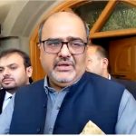 تیزاب پھینکنے کا الزام، شہزاد اکبر کی حکومت پاکستان کے خلاف مقدمہ دائر کرنے کی تیاری