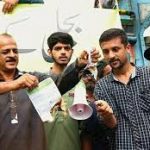 لائنز ایریا کے مکینوں کا بجلی کی بندش کے خلاف احتجاج