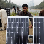 مہنگی بجلی ،صارفین سولر انرجی پر منتقل ہو کر نیشنل گرڈ سے نکلنے لگے
