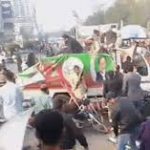 پی ٹی آئی کا تین تلوار پر احتجاجی مظاہرہ،7 کارکنان زیر حراست