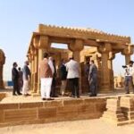 پاکستان میں امریکا کے سفیر ڈونلڈ بلوم نے وفد کے ہمراہ گورودوارہ ڈیرہ صاحب کا دورہ