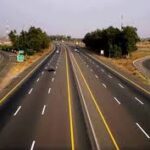 ہائیکورٹ میں آئینی بینچ کے روبرو کراچی سے حیدرآباد موٹروے کی تعمیرات سے متعلق عدم ادائیگی کے خلاف درخواستوں کی سماعت ہوئی