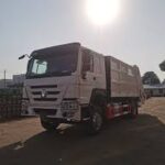 شہر قائد کے علاقےجام صادق پل پر کھڑے ہوئے ٹرالر سے موٹر سائیکل ٹکرانے سے باپ اور 3 سالہ بچہ جاں بحق ہوگئے