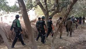 پولیس نے سندھ پنجاب کے سرحدی علاقے  میں مغویوں کی بازیابی کے لیے تنویر مزاری گینگ کے خلاف آپریشن کرتے ہوئے 5 مشتبہ افراد کو حراست میں لے لیا