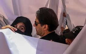 عمران خان سے ان کے وکلا، بشری بی بی، بیرسٹر گوہر اور دیگر رہنماں نے ملاقات کی