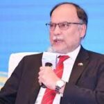 احسن اقبال نے بانی پی ٹی آئی کو سرٹیفائیڈ کرپٹ سیاستدان قرار دیدیا