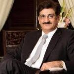 مراد علی شاہ کے طیارے میں بغیر اجازت فیملی کے ساتھ سفر کرنے پر 2 افسران معطل