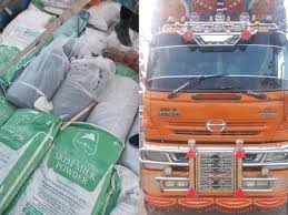 موٹروے پولیس نے ایم 14 فتح جنگ کے قریب نان کسٹم پیڈ سامان سے بھرا ہوا ٹرک پکڑ کر ڈرائیور کو گرفتار کرلیا