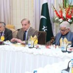 دہشت گردی کا خاتمہ ہوگا تو سرمایہ کاری آئے گی، حکومت کا ایک سال مکمل ہونے پروزیراعظم کا کابینہ سے خطاب