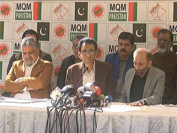 کراچی کے خراب حالات کی وجہ چور ، سپاہی کا غیر مقامی ہونا ہے ، ایم کیو ایم