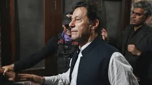 عمران خان سمیت 119 ملزمان کی عدالت میں پیشی کا حکم