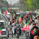 تحریک انصاف کی رات گئے لاہور میں موٹر سائیکل ریلی