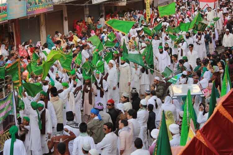 جشن آمد رسولؐ، گلی کوچے برقی قمقموں سے روشن، ہر جانب نور کا سماں