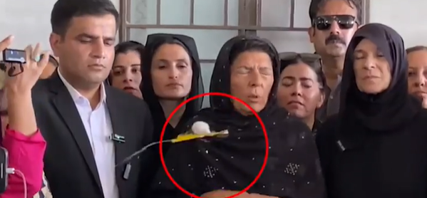 علیمہ خان پر میڈیا سے گفتگو کے دوران خواتین کا انڈوں سے حملہ