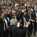 پی ٹی آئی وکلاکو گرفتار کرکے عدالت میں پیش کرنے کا حکم