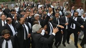 پی ٹی آئی وکلاکو گرفتار کرکے عدالت میں پیش کرنے کا حکم