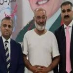 سابق سینیٹر مشتاق احمد اسرائیلی قید سے رہا ہوکر اردن پہنچ گئے