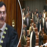 سینیٹ میں اپوزیشن کا احتجاج،چیئرمین ڈائس گا گھیراؤ