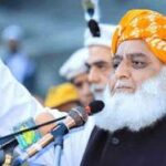 غلط کو غلط کہیں گے اسٹیبلشمنٹ، بیوروکریسی کو دشمن نہیں سمجھتے، فضل الرحمان