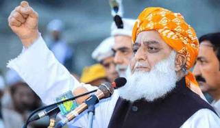 غلط کو غلط کہیں گے اسٹیبلشمنٹ، بیوروکریسی کو دشمن نہیں سمجھتے، فضل الرحمان