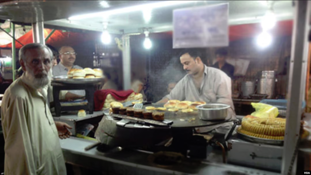 کراچی میں گندے اور کھلے نالوںقائم فوڈ اسٹالز امراض کا گڑھ بن گئے