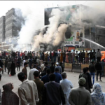 گل پلازہ کی ایک ہی دُکان سے 30 لاشیں برآمد،اموات کی تعداد 61 ہوگئی