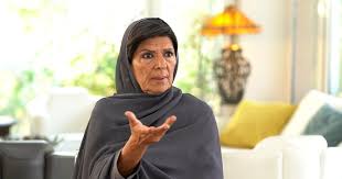 عمران کیلئے پارٹی رہنما لڑنا نہیں چاہتے تو سائیڈ ہو جائیں،علیمہ خانم