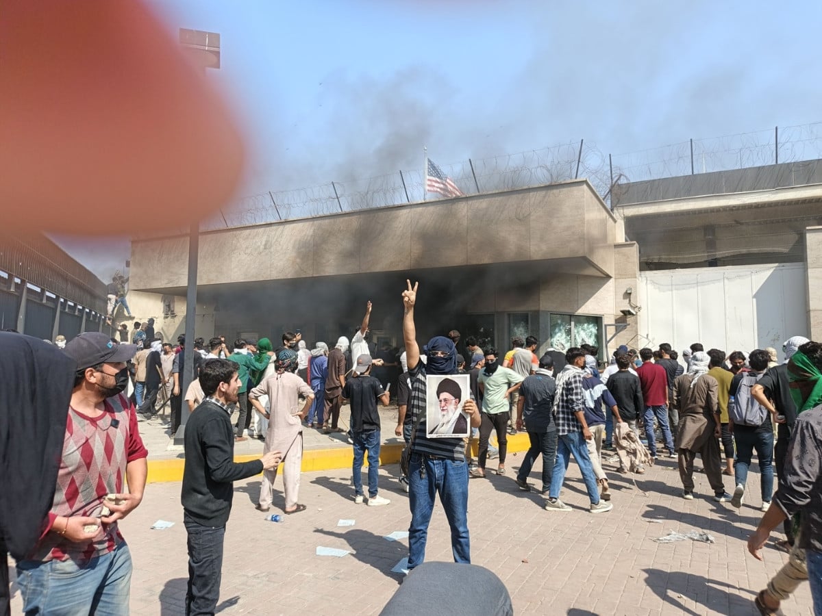 خامنہ ای کی شہادت ،کراچی میں مظاہرین کی امریکی قونصلیٹ میں داخلے کی کوشش،جھڑپوں میں 10 افراد جاں بحق، 40 زخمی