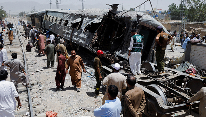 کوئٹہ ٹرین دھماکا،ایف سی اہلکاروں سمیت 30 شہادتیں،50 زخمی