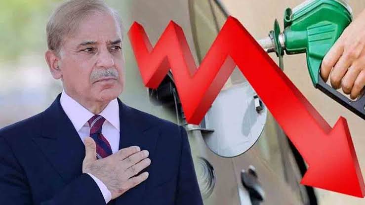 پیٹرول کی قیمت میں 74، ڈیزل کی قیمت میں 67روپے کمی ،قوم سے کیا وعدہ پورا کر رہے ہیں،وزیراعظم