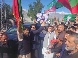 ہمیں دیوار سے لگانا بند نہ کیا تو سسٹم سے الک ہو جائیں گے، تحریک انصاف