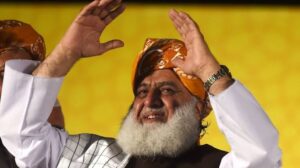 فوج کو سرحدوں پر ہونا چاہیے ملک کے اندر استعمال کیا جا رہا ہے، مولانا فضل الرحمن